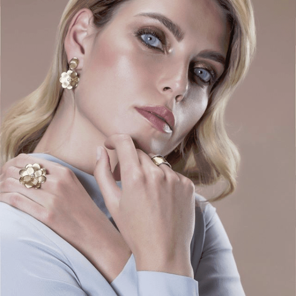 Gold jewelry in Palm Desert, California on El Paseo by Marco Bicego