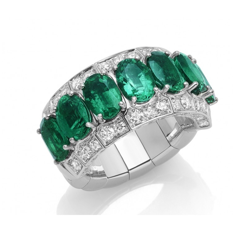 Emerald and diamond ring in Palm Desert, California on El Paseo