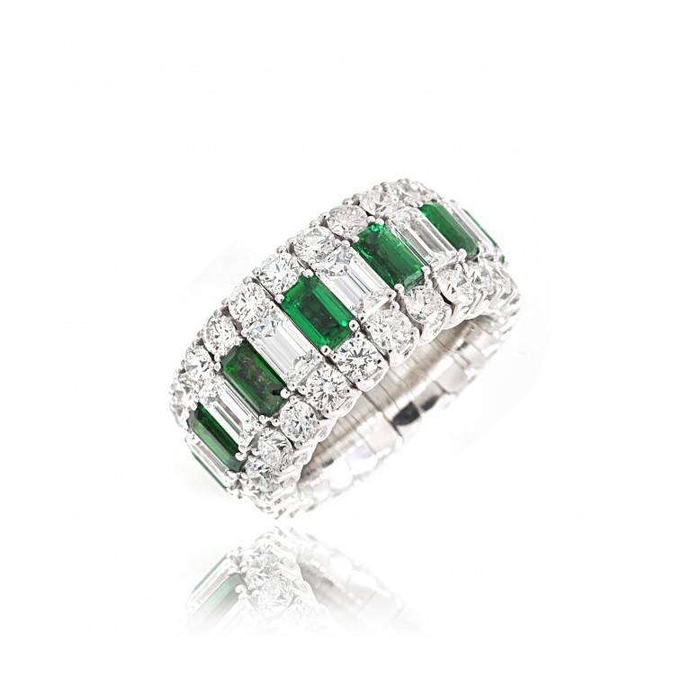 Xpandable diamond and emerald ring in Palm Desert, California on El Paseo