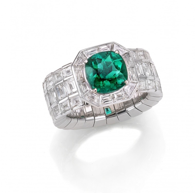 Xpandable Diamond and emerald ring in Palm Desert, California on El Paseo